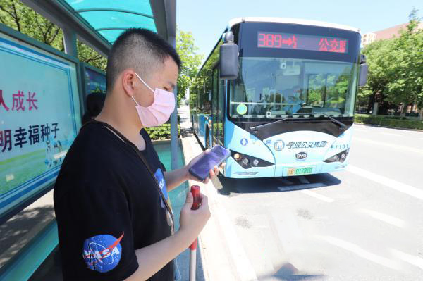 Bas panduan pertama di Ningbo disediakan untuk mereka yang cacat penglihatan