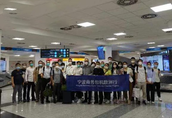 Selepas penerbangan selama 12 jam, 36 pekerja perdagangan asing selamat tiba di Budapest