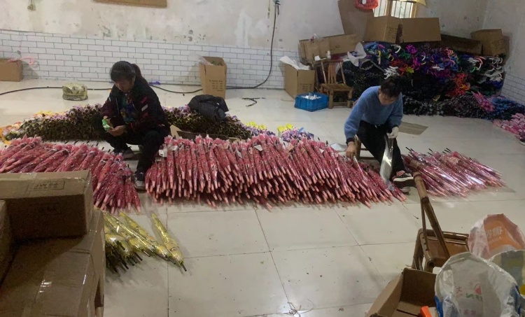 Menggunakan logistik untuk pesanan payung penghantaran kepada pelanggan Hong Kong
